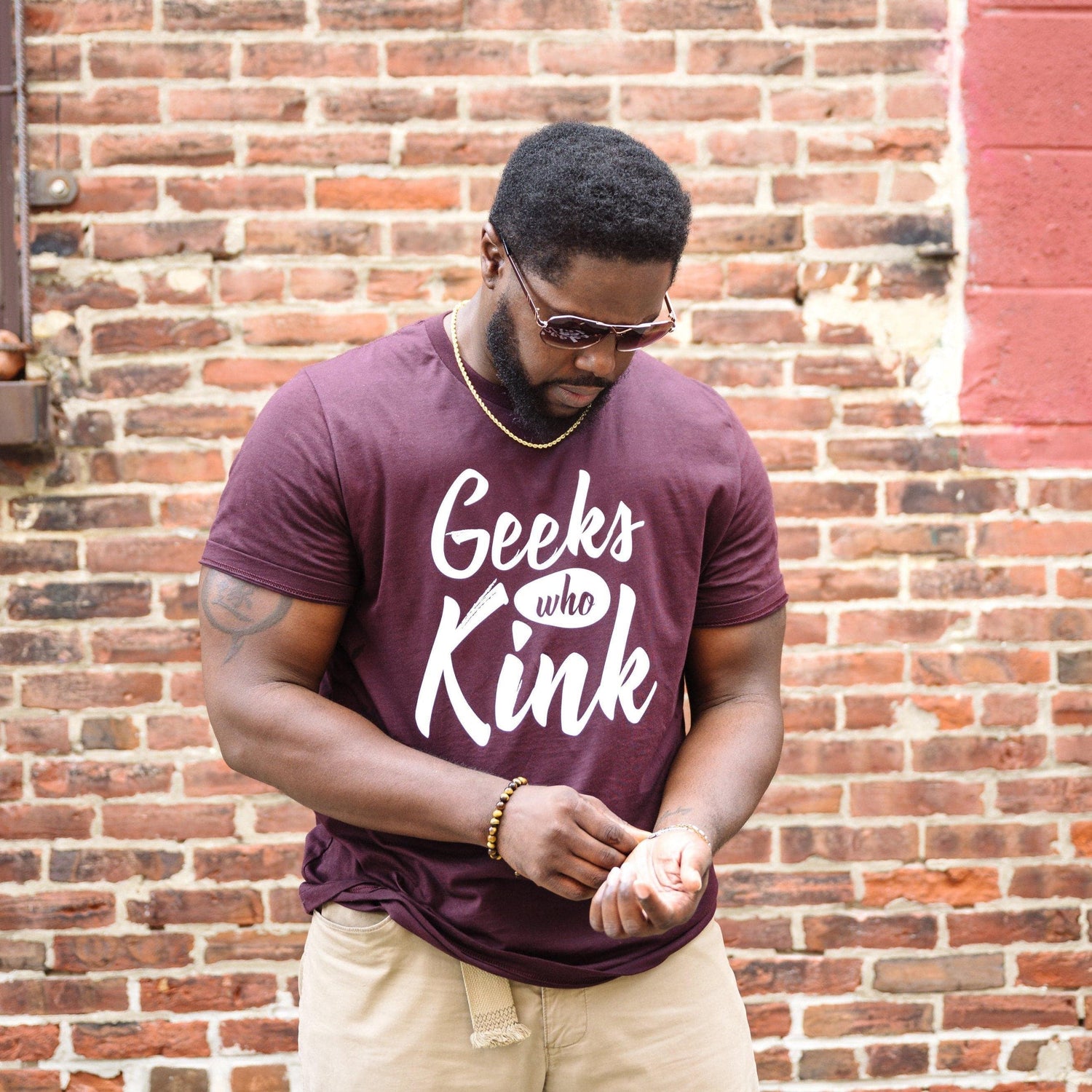 Geeks Who Kink T-Shirt (Unisex) (White Lettering)